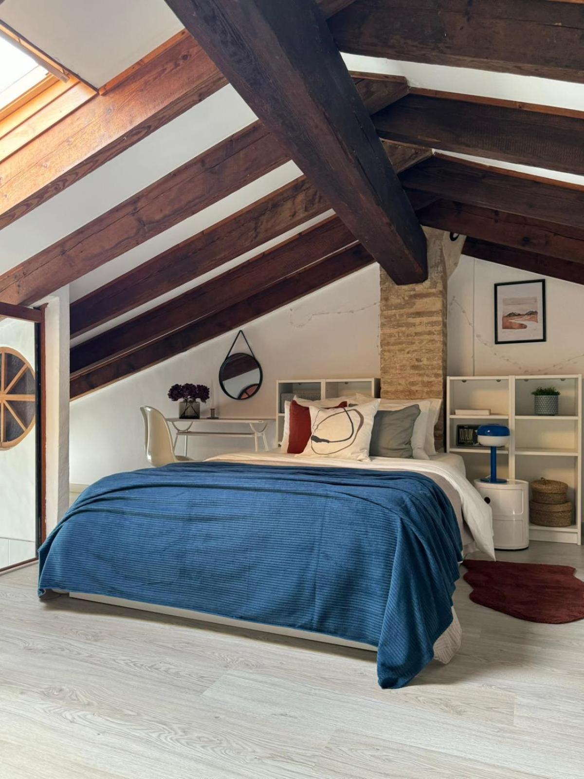 Modern Center Apartment *