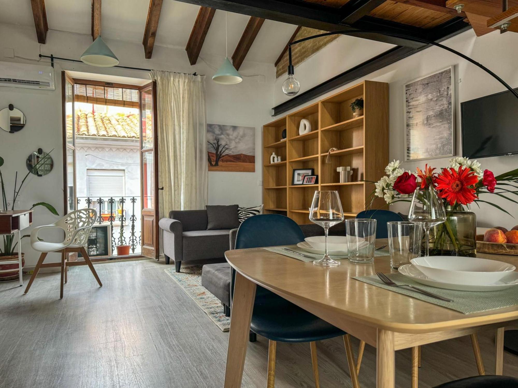 Modern Center Apartment *