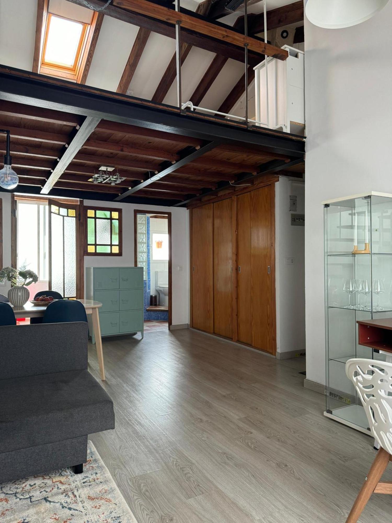 Modern Center Apartment